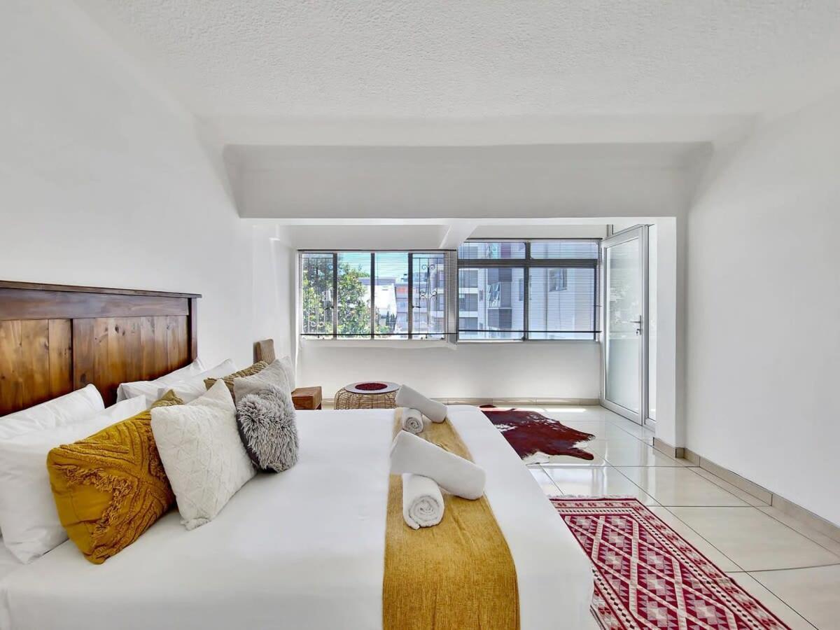 Central, Secure, Good Wifi- With Parking Apartamento Cidade Do Cabo