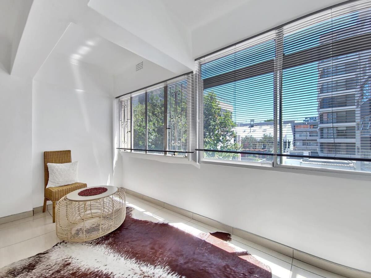 Central, Secure, Good Wifi- With Parking *