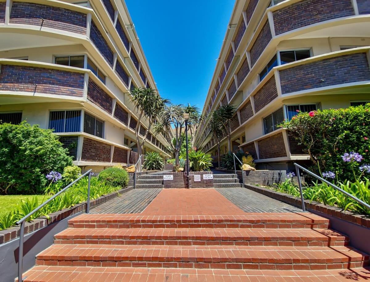 Central, Secure, Good Wifi- With Parking Apartamento
